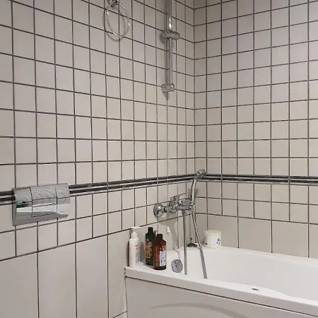 Lägenhet Quiet Riverside Flat - King Bed - Old Town 15 Min