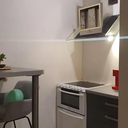 Lägenhet Quiet Riverside Flat - King Bed - Old Town 15 Min Riga